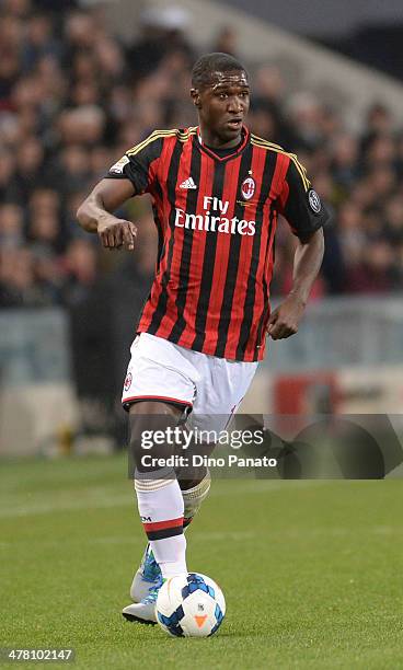 Cristian Zapata of AC Milan runs the ball during the Serie A match between Udinese Calcio and AC Milan at Stadio Friuli on March 8, 2014 in Udine,...