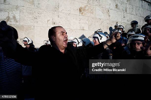 Pro-Euro protesters take part in a rally in front of the Parliament on June 22. 2015 in Athens, Greece. Thousends of people attended the rally in...