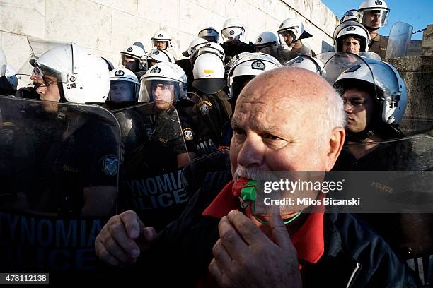 Pro-Euro protesters take part in a rally in front of the Parliament on June 22. 2015 in Athens, Greece. Thousends of people attended the rally in...