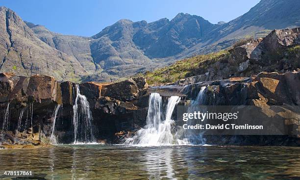 cascades, fairy pools, glenbrittle, skye, scotland - cuillins stock-fotos und bilder