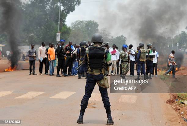 Congolese soldiers from Misca , Centrafrican Gendarmerie and police members stand on March 12, 2014 in Bangui as students demonstrate to ask for the...