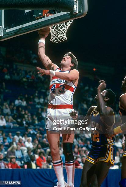 Jeff Ruland of the Washington Bullets lays the ball up over Herb Williams of the Indiana Pacers during an NBA basketball game circa 1981 at the...