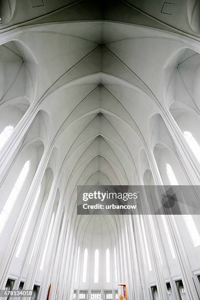 hallgrímskirkja, lutheran cathedral church of raykjavik, interior, ceiling - hallgrimskirkja bildbanksfoton och bilder