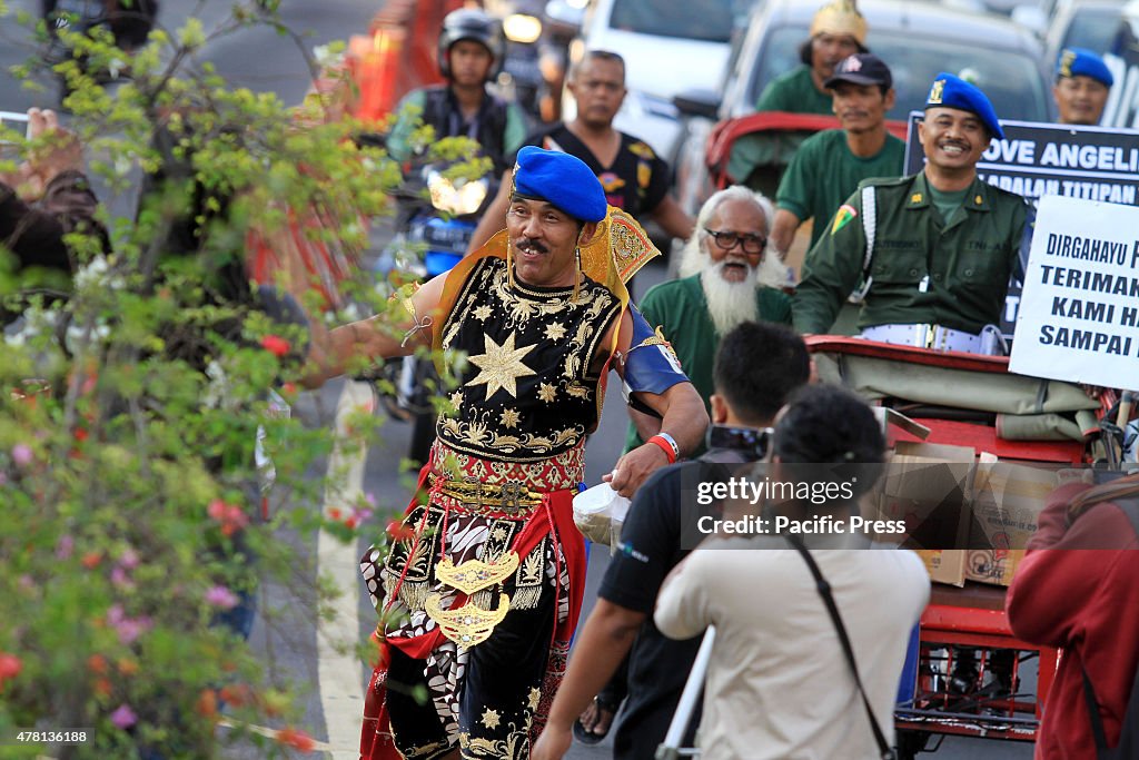 A man dressed in a Javanese puppet character called "...