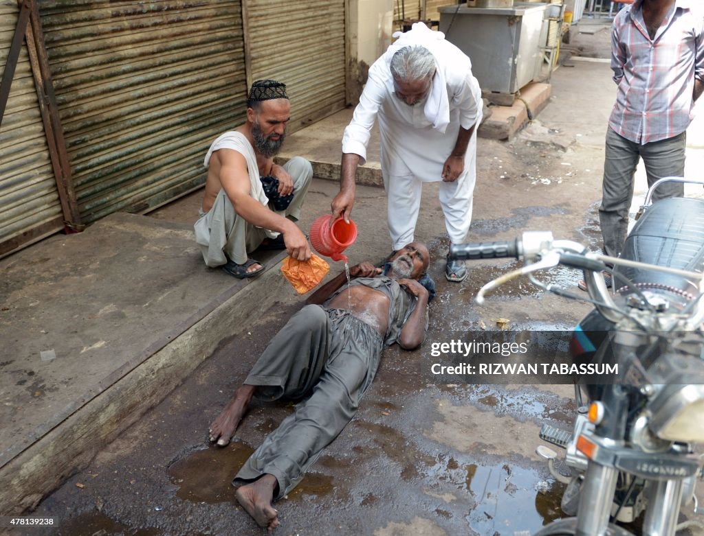 TOPSHOT-PAKISTAN-WEATHER-HEAT