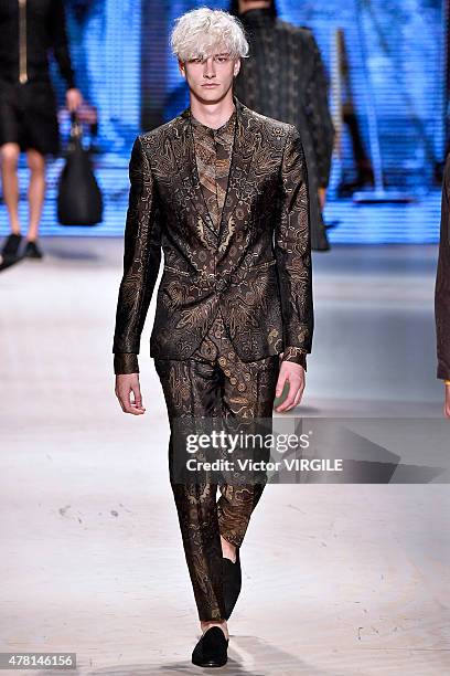 Model walks the runway during the Etro Ready to Wear fashion show as part of Milan Men's Fashion Week Spring/Summer 2016 on June 22, 2015 in Milan,...