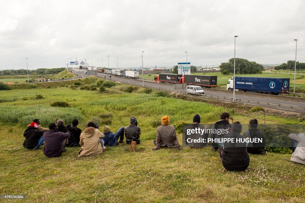 TOPSHOT-FRANCE-GB-IMMIGRATION-CALAIS-CHANNEL-TUNNEL