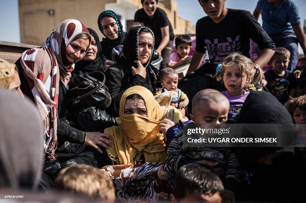 TOPSHOT-SYRIA-CONFLICT-KURDS-TURKEY-REFUGEES