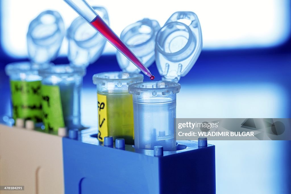 Pipetting liquid