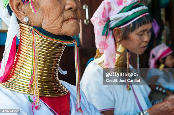 padaung women in myanmar - padaung stockfoto's en -beelden