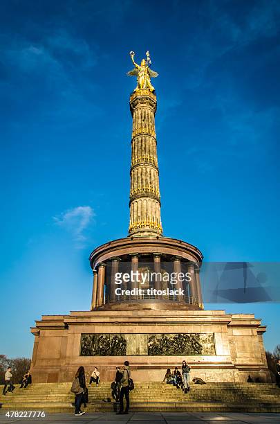 victory column (siegessaule) - first sunny spring day in berlin stock pictures, royalty-free photos & images