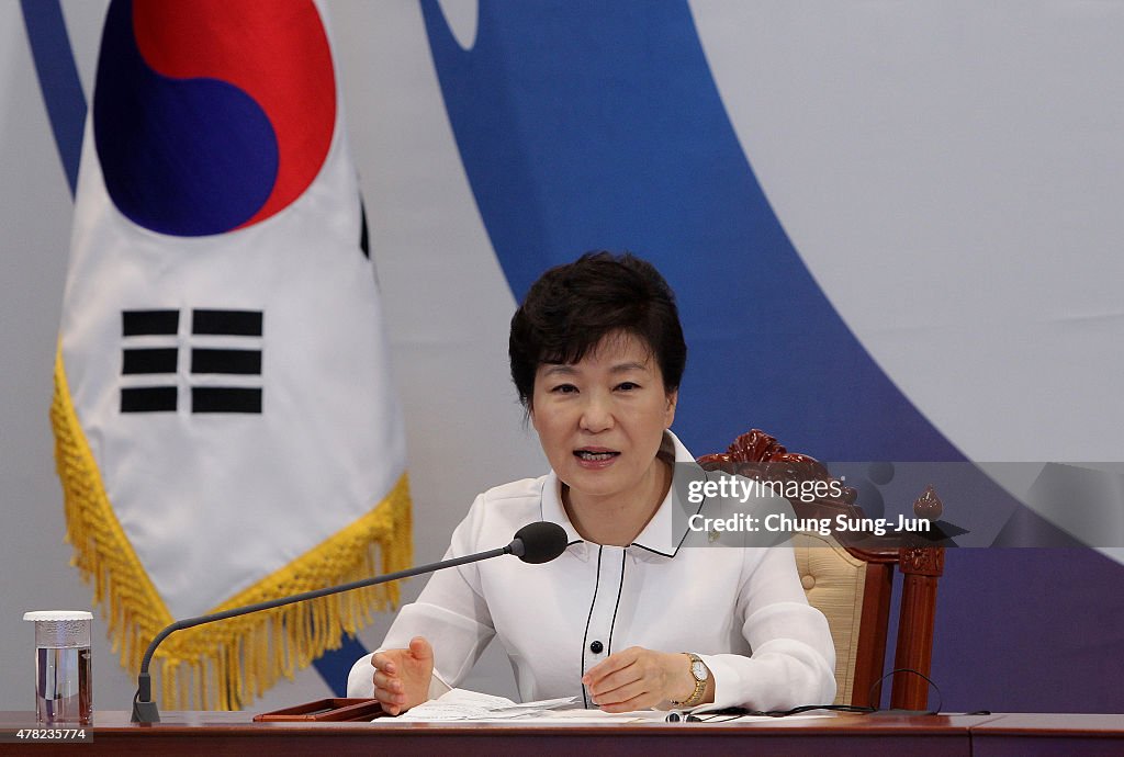 South Korean President Park Invites US CDC And WHO Experts To Discuss MERS