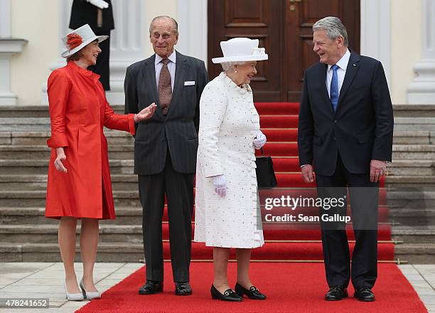 German President Joachim Gauck and his partner Daniela Schadt greet Queen Elizabeth II and Prince Philip, the Duke of Edinburgh, at Schloss Bellevue...