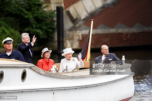 German President Joachim Gauck and partner Daniela Schadt, Queen Elizabeth II and Prince Philip, the Duke of Edinburgh, ride a boat on the Spree...