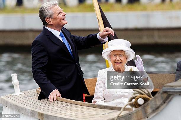 Queen Elizabeth II and German President Joachim Gauck ride together with Daniela Schadt and Prince Philip a boat on the Spree River on the second of...