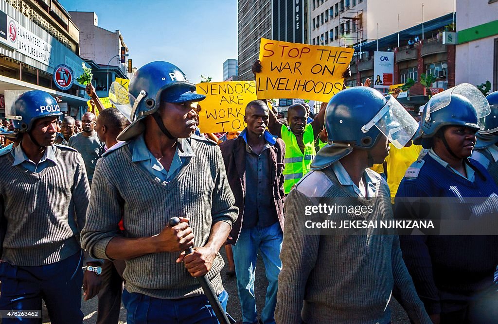 ZIMBABWE-ECONOMY-TRADE-VENDORS-PROTEST