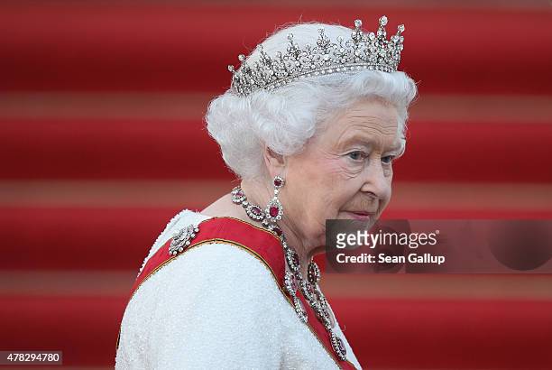 Queen Elizabeth II arrives for the state banquet in her honour at Schloss Bellevue palace on the second of the royal couple's four-day visit to...