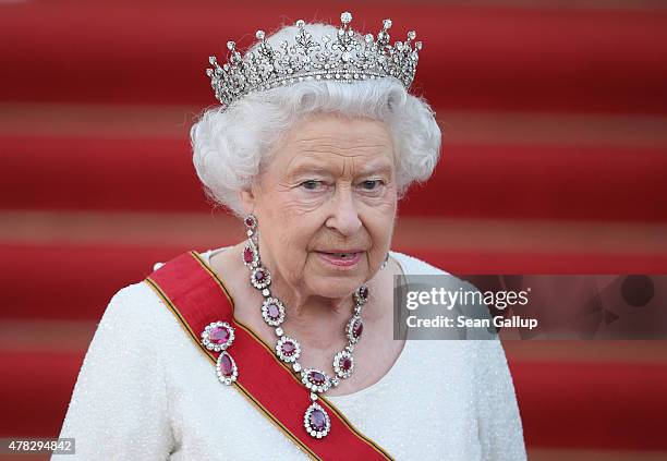 Queen Elizabeth II arrives for the state banquet in her honour at Schloss Bellevue palace on the second of the royal couple's four-day visit to...