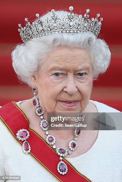 Queen Elizabeth II arrives for the state banquet in her honour at Schloss Bellevue palace on the second of the royal couple's four-day visit to...