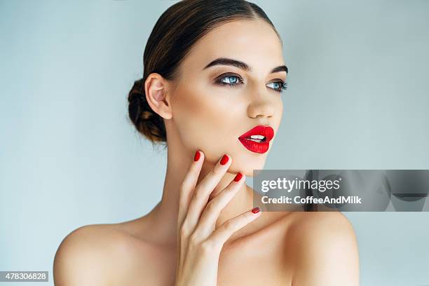スタジオ撮影の若い美しい女性 - human lips ストックフォトと画像