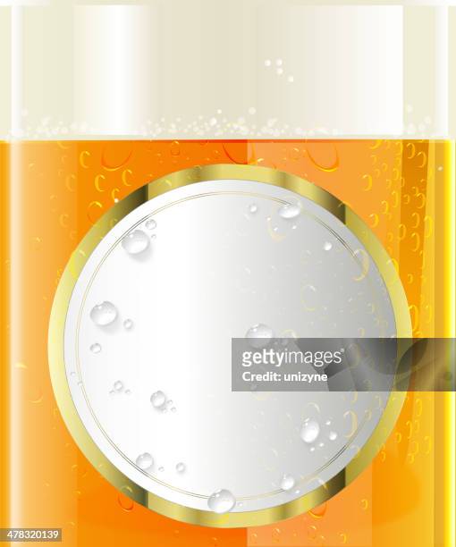 ilustraciones, imágenes clip art, dibujos animados e iconos de stock de elegante redondo etiqueta en el vaso de cerveza con gotas de agua - beer transparent background