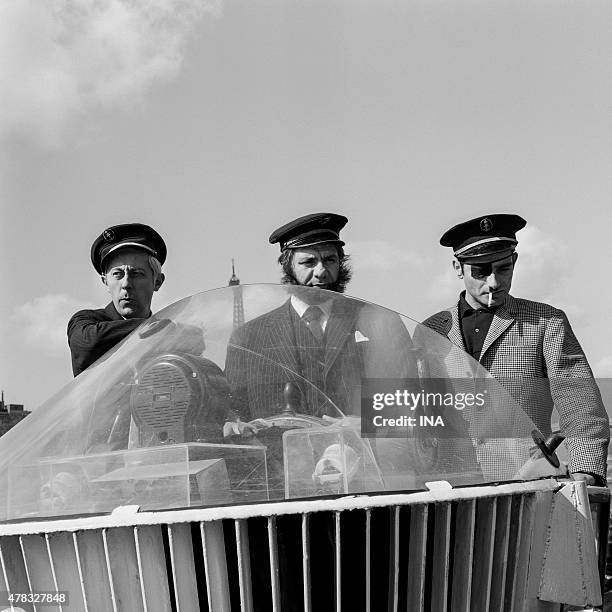 Jean Rochefort, Michel Galabru and Charles Denner on the shooting of the movie ""The Pieds Nickeles"" realized by Jean Claude Chambon