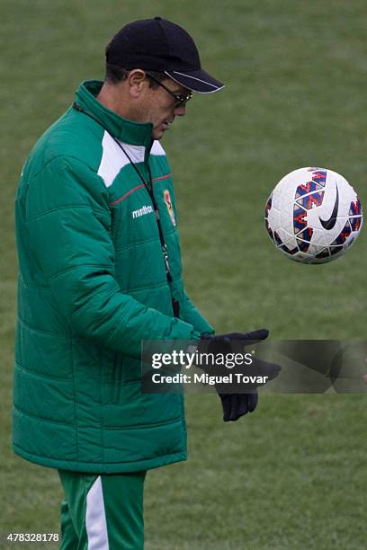 Mauricio Soria coach of Bolivia plays with a ball at the end of a training session at German Becker Stadium on June 20, 2015 in Temuco, Chile. Peru...