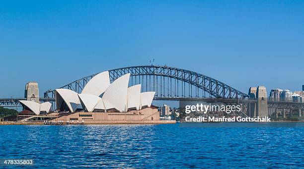sydney opera house & harbour bridge - oper von sydney stock-fotos und bilder
