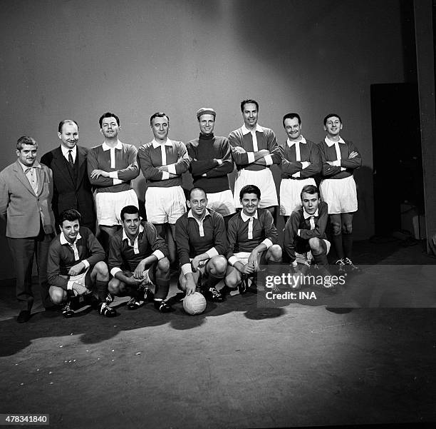 The Companions of the Song in soccer players with Raymond Marcillac , in the center, the TV studio set on Sunday