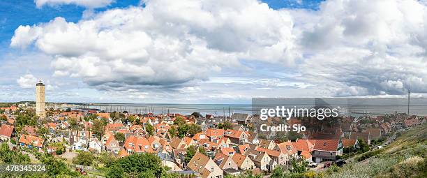 blick auf die insel in der waddensea terschelling - terschelling stock-fotos und bilder