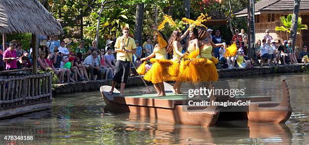 polynesian cultural center in hawaii - hawaiian natives stock pictures, royalty-free photos & images
