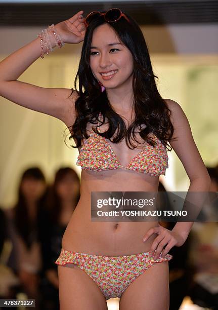 Model displays a swimsuit from Japanese apparel maker San-ai' during their 2014 collection in Tokyo on March 13, 2014. AFP PHOTO / Yoshikazu TSUNO