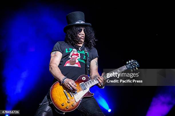 Slash Manips 1,066 Slash Live In Concert Stock Photos, High-Res Pictures, and Images ...