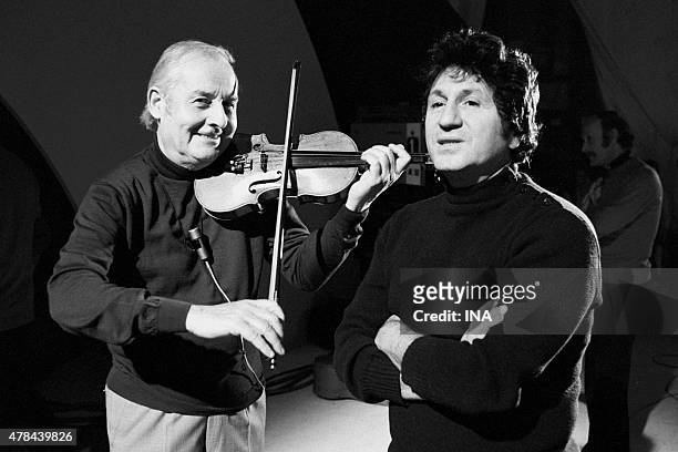 During the program which is dedicated to him, Stephane Grappelli accompanies in the violin Mouloudji who interprets ""The yellow waltz"" of Boris...