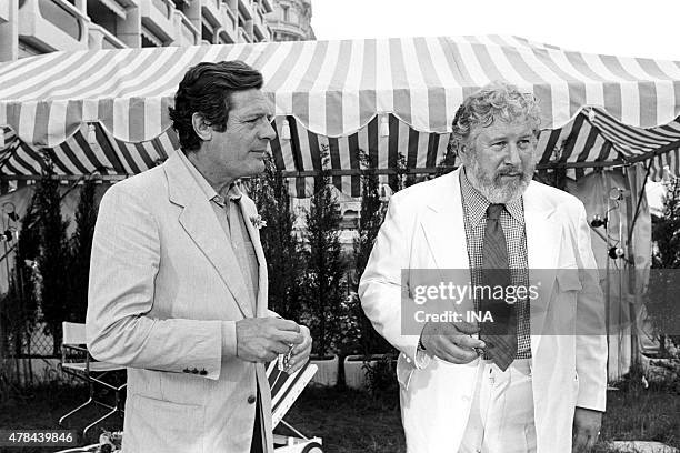 Marcello Mastroianni and Peter Ustinov in a cocktail during the Festival