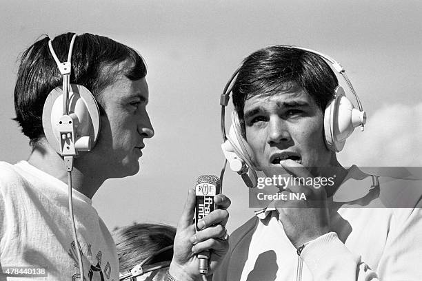 Pierre Salviac interviews the swimmer Alain Mosconi for France Inter during the preparation of olympics for Font-Romeu