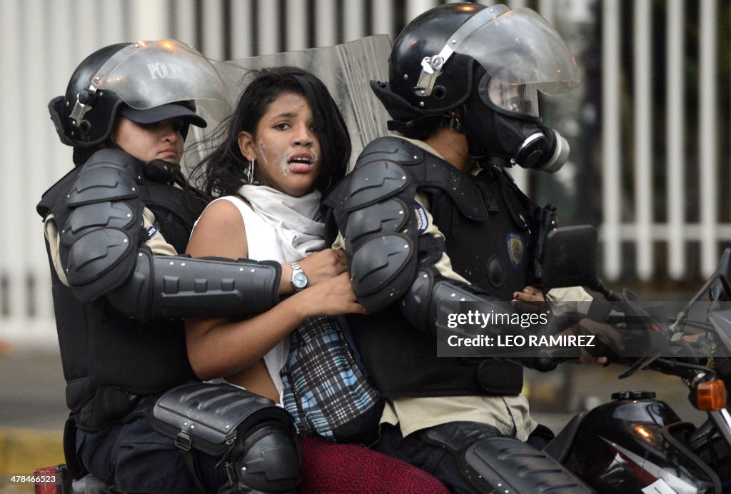 TOPSHOT-VENEZUELA-POLITICS-OPPOSITION-PROTEST
