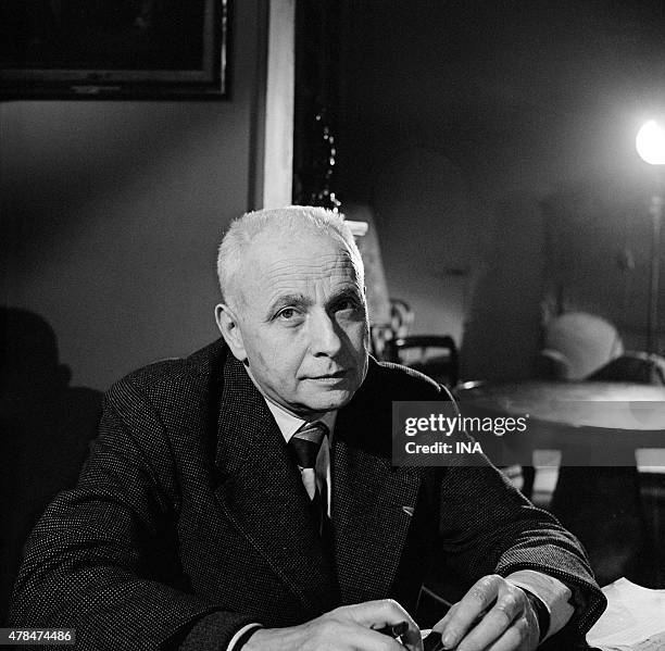 The poet Louis Aragon during the shooting of ""Magazine of the arts""