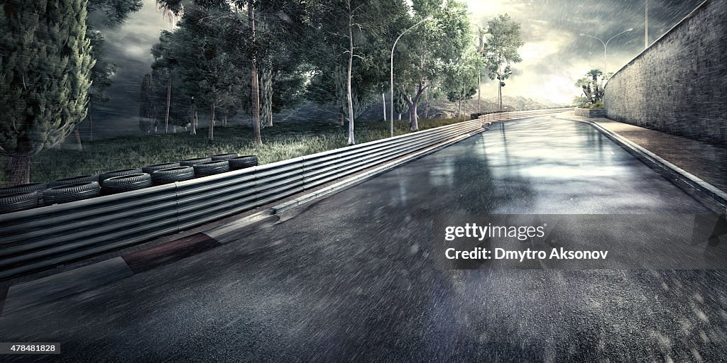 Carretera de montaña en la noche, de la pista