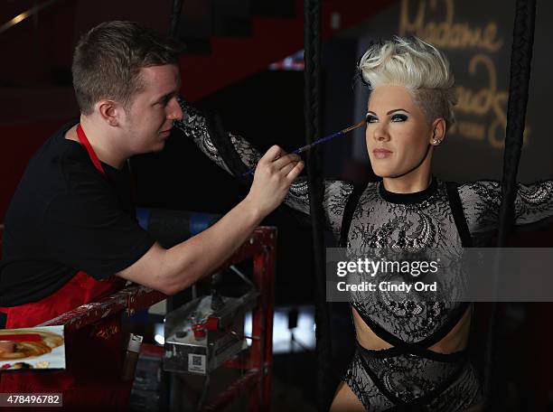 Pink Singer Statue Madame (Singer) Photos and Premium High Res Pictures - Getty Images