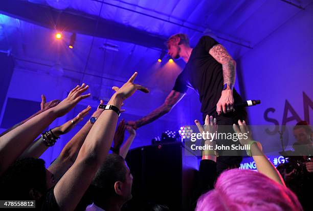 Mk Rapper 86 Machine Gun Kelly Album Listening Party Stock Photos, High-Res ...