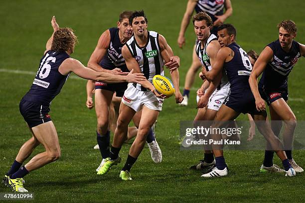 Scott Pendlebury of the Magpies handballs during the round 13 AFL match between the Fremantle Dockers and the Collingwood Magpies at Domain Stadium...
