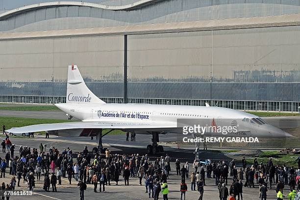 People gather in front of the supersonic plane Concorde MSN1, on March 14, 2014 as it is transferred to the Aeorscopia aviation museum in Blagnac,...