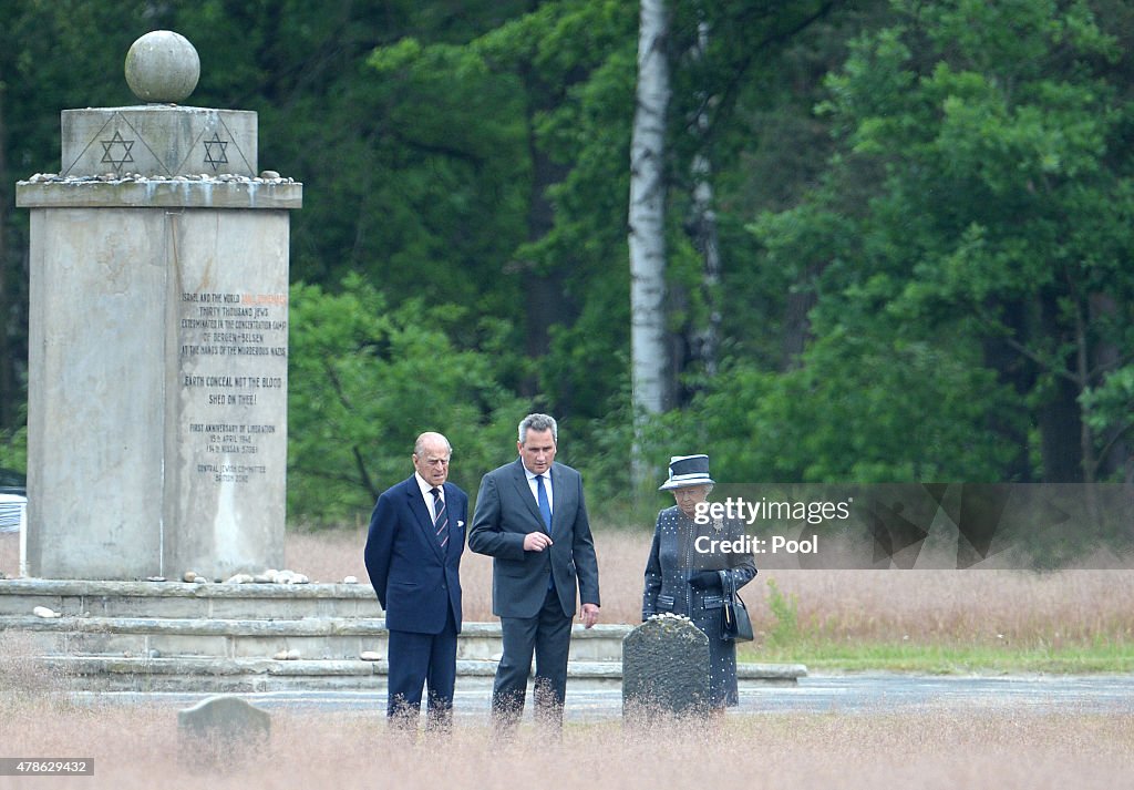 Queen Elizabeth II Visits Lower-Saxony