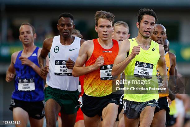 Diego Estrada leads the pack as they compete in the Men's 10,000 Meter Run during day one of the 2015 USA Outdoor Track & Field Championships at...