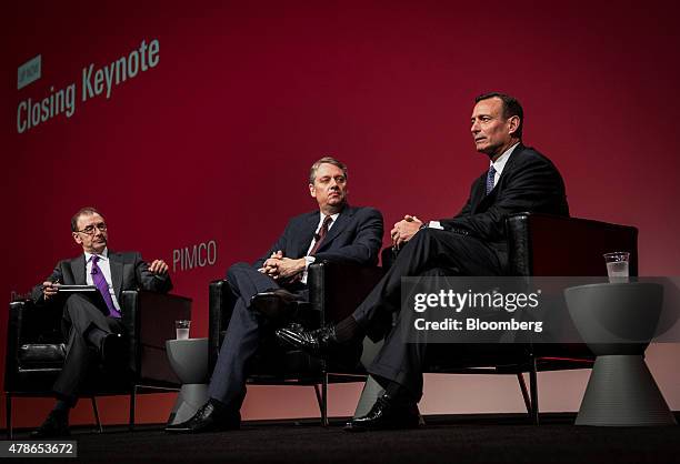 Douglas Hodge, chief investment officer of Pacific Investment Management Co. , right, speaks during a panel discussion with Daniel Ivascyn, chief...