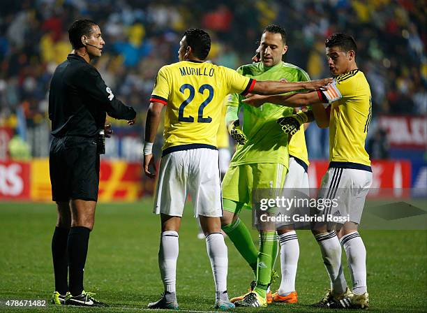 Jeison Murillo of Colombia appeals to referee Roberto Garcia during the 2015 Copa America Chile quarter final match between Argentina and Colombia at...