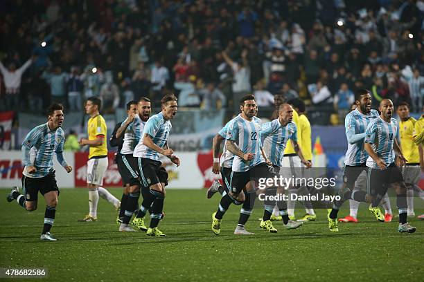 Players of Argentina celebrate after winning the 2015 Copa America Chile quarter final match between Argentina and Colombia at Sausalito Stadium on...