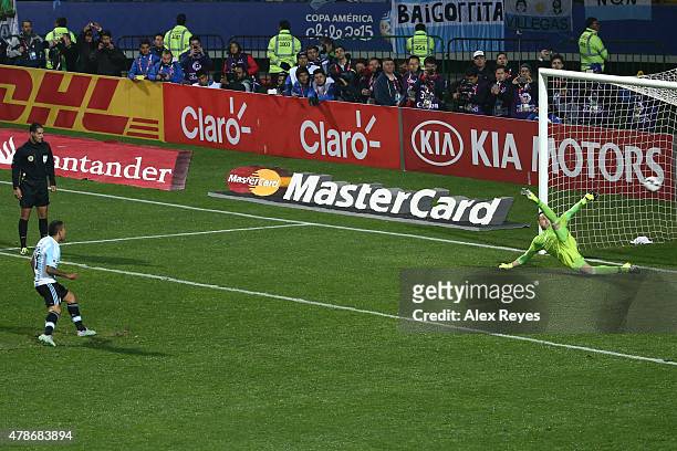 Carlos Tevez of Argentina converts the seventh penalty kick in the penalty shootout during the 2015 Copa America Chile quarter final match between...