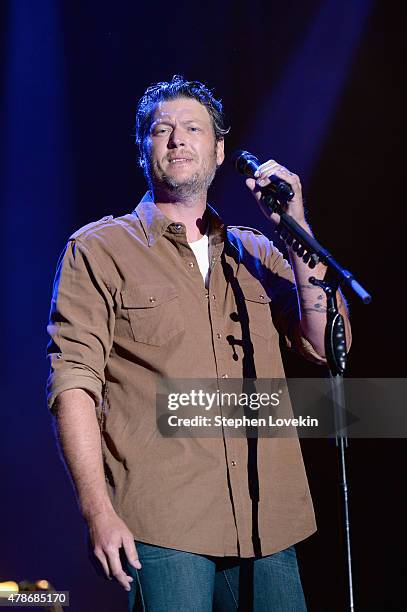 Singer Blake Shelton performs onstage during day 1 of the Big Barrel Country Music Festival on June 26, 2015 in Dover, Delaware.